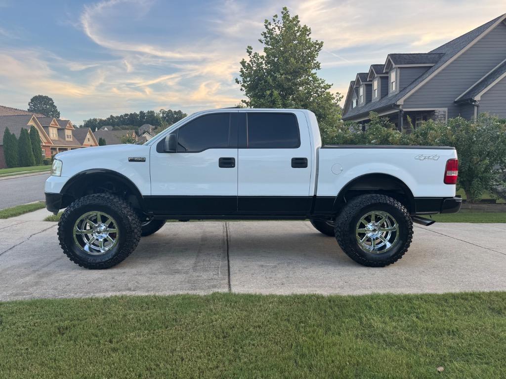 2005 Ford F-150 - $10,800