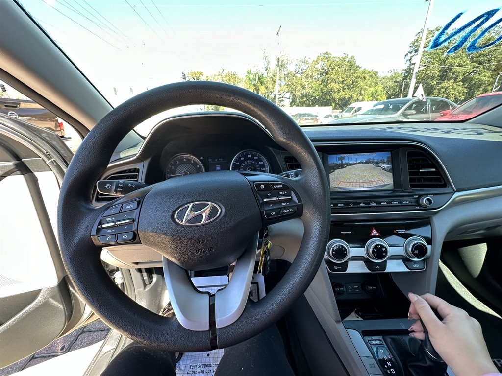 2019 Hyundai Elantra SEL photo