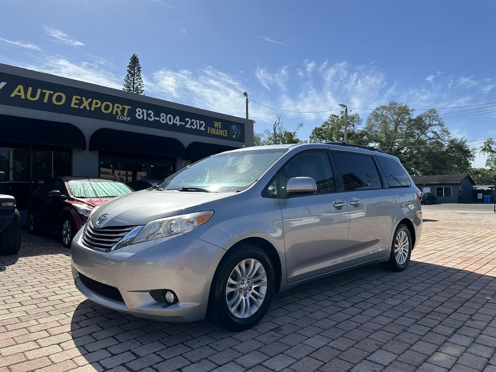 The 2015 Toyota Sienna Limited photos