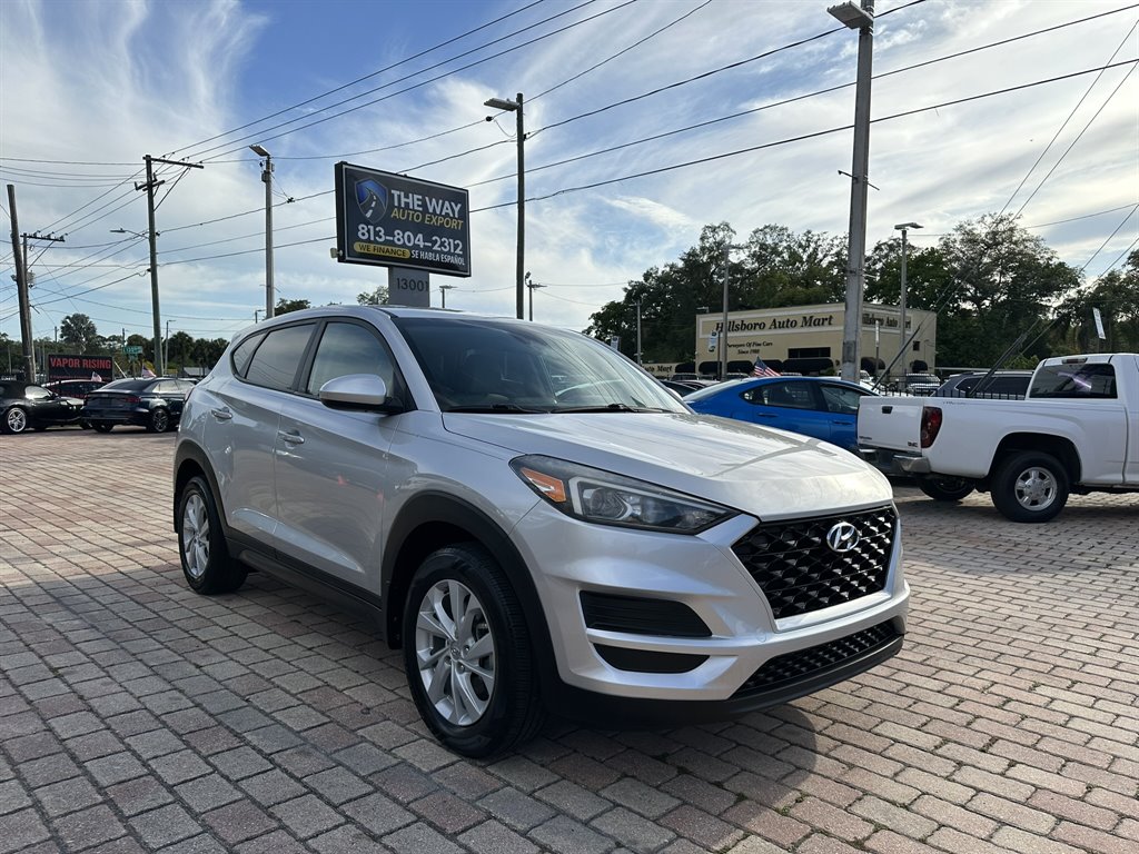 The 2019 Hyundai Tucson SE photos