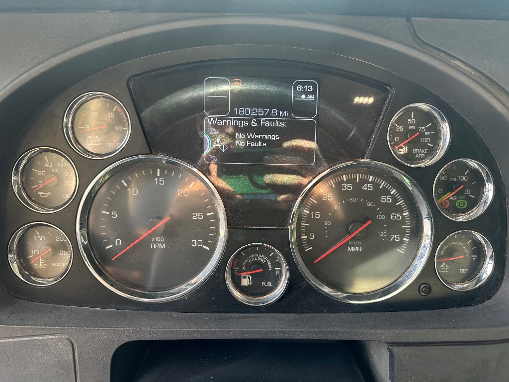 2020 Kenworth T880 - $139,995