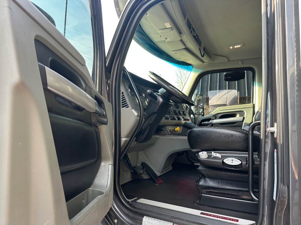 2020 Kenworth T880 - $139,995