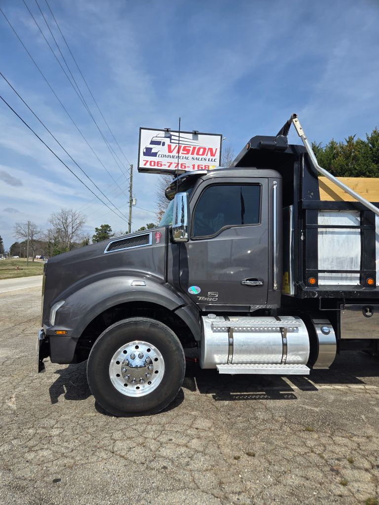 2020 Kenworth T880 - $139,995