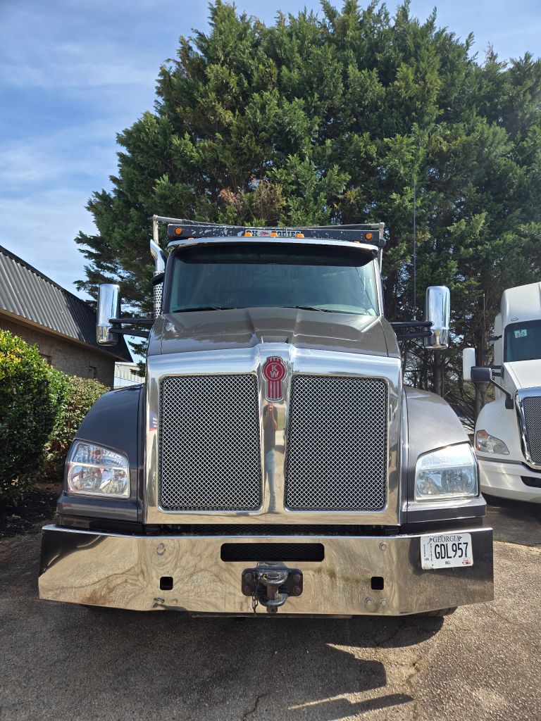 2020 Kenworth T880 - $139,995