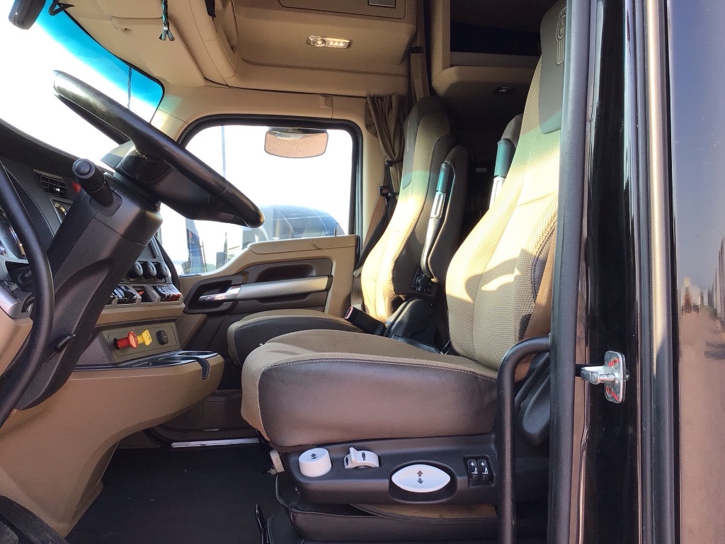 2020 Kenworth T880 - $139,995