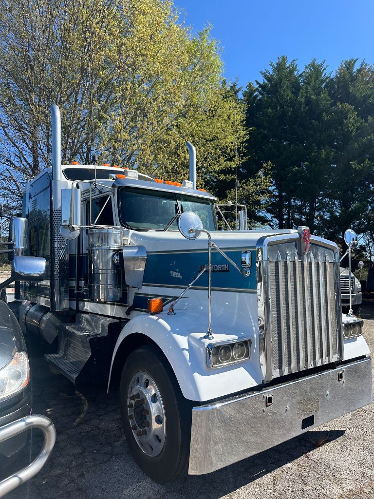 2013 Kenworth W9 Series - $74,950