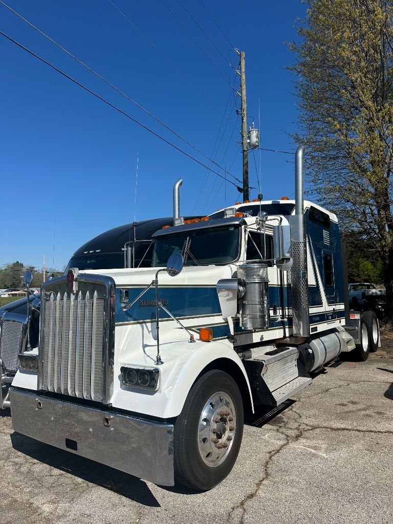 2013 Kenworth W9 Series - $74,950