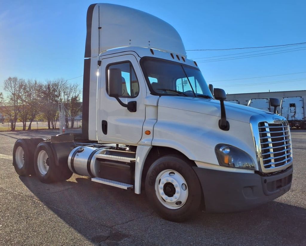 2019 Freightliner Cascadia - $37,995