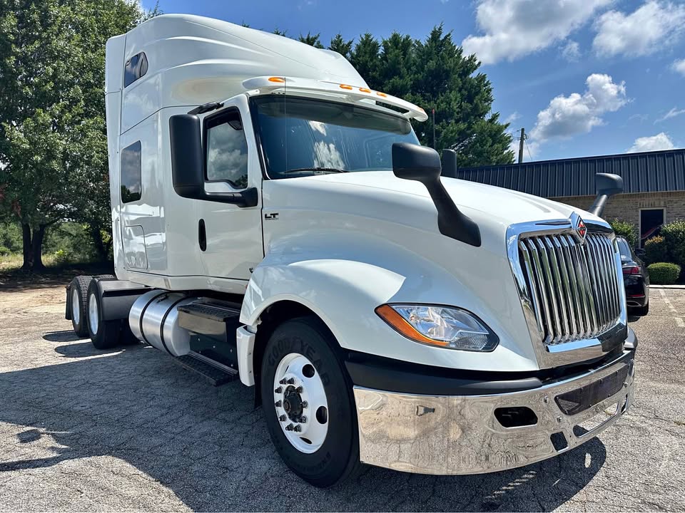 2020 International Lt625 - $39,995