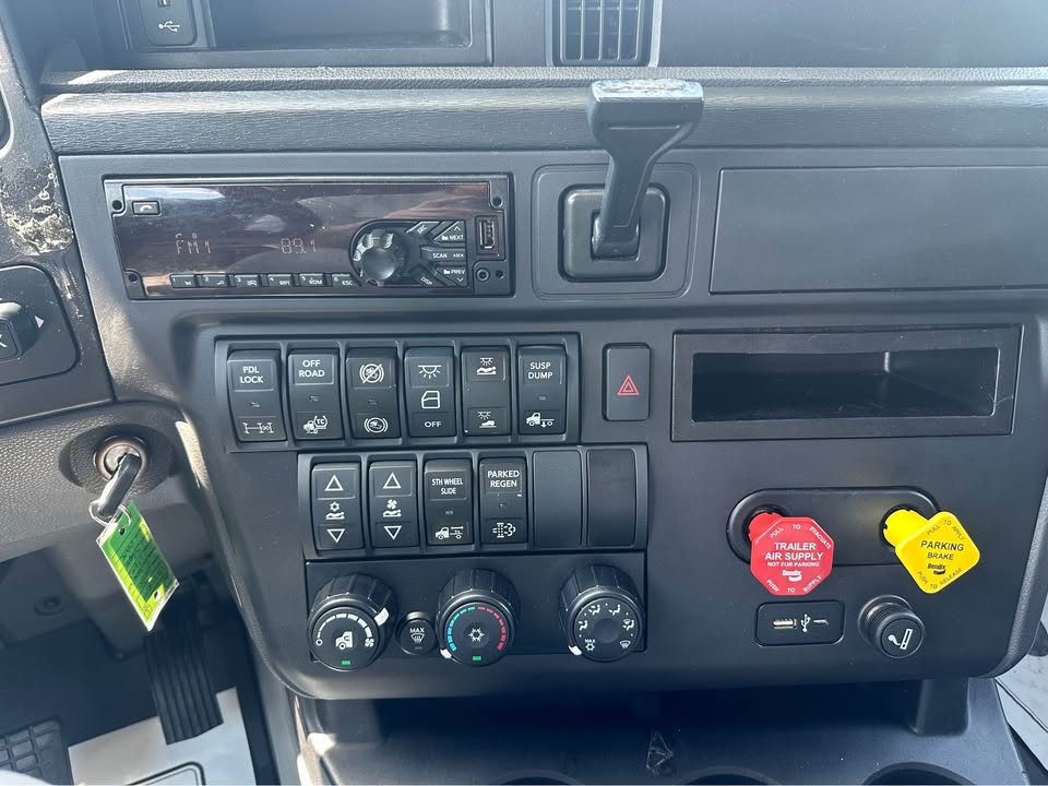 2020 International Lt625 - $39,995