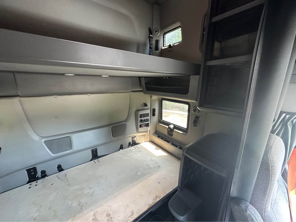 2020 International Lt625 - $39,995