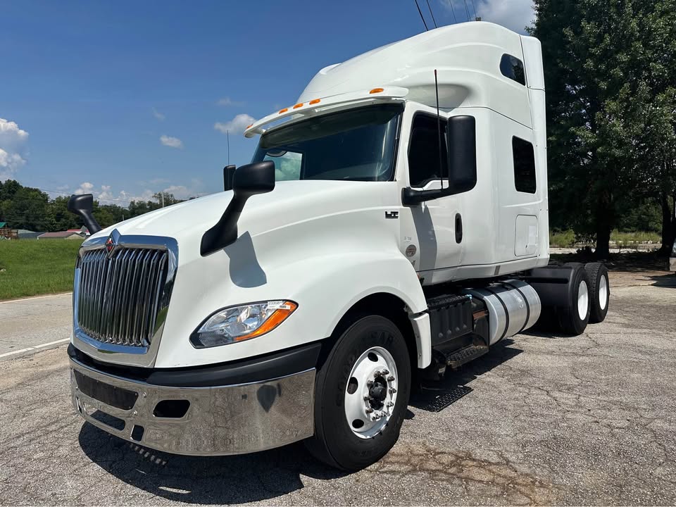 2020 International Lt625 - $39,995