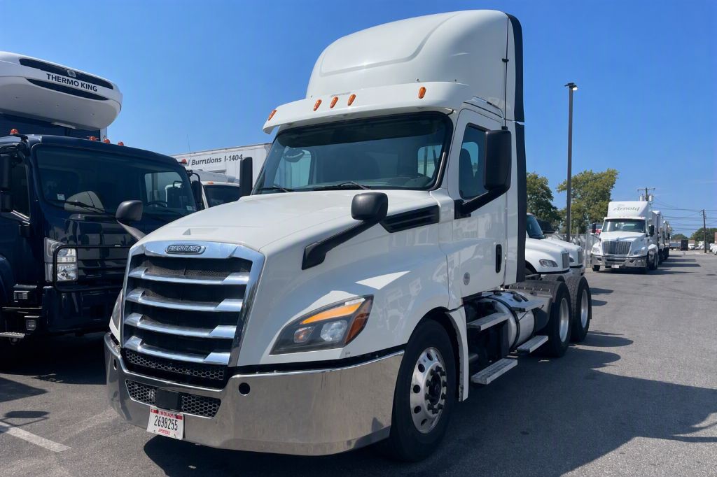 2019 Freightliner Cascadia - $37,995