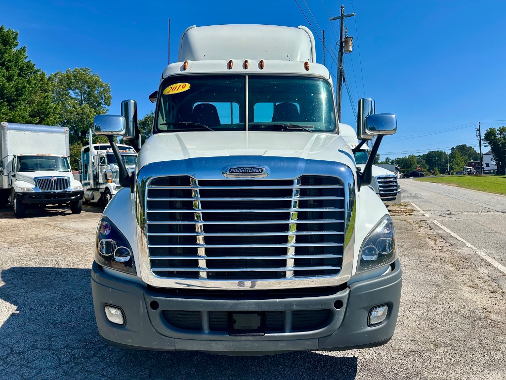 2019 Freightliner Cascadia - $39,995