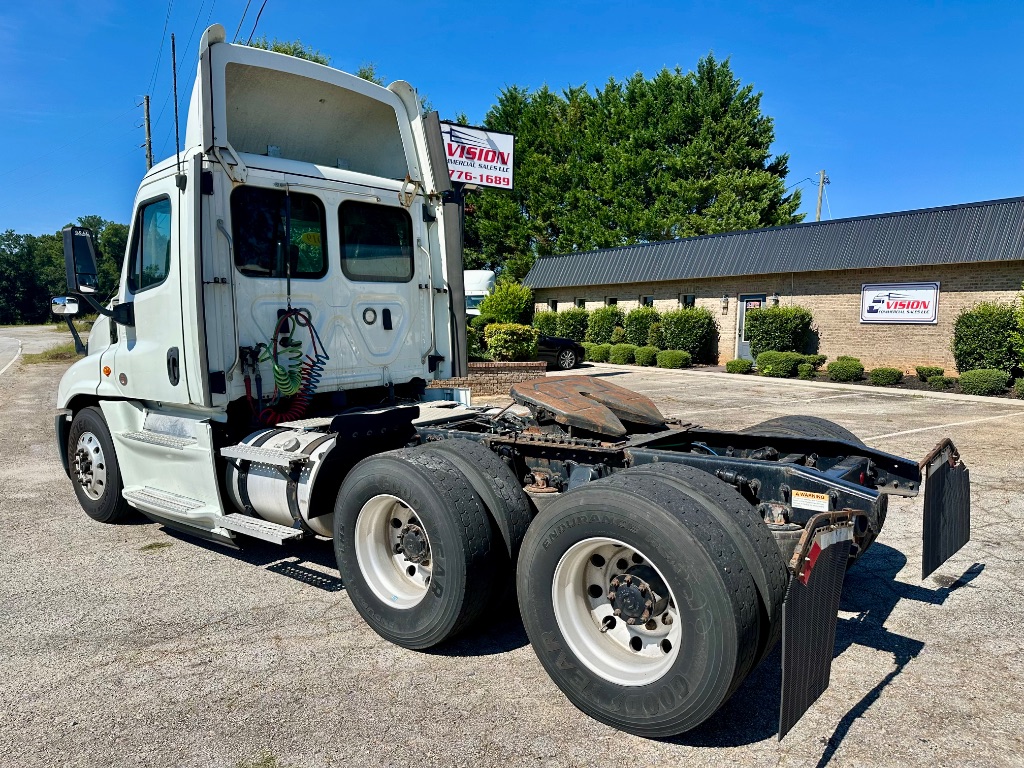 2019 Freightliner Cascadia - $39,995