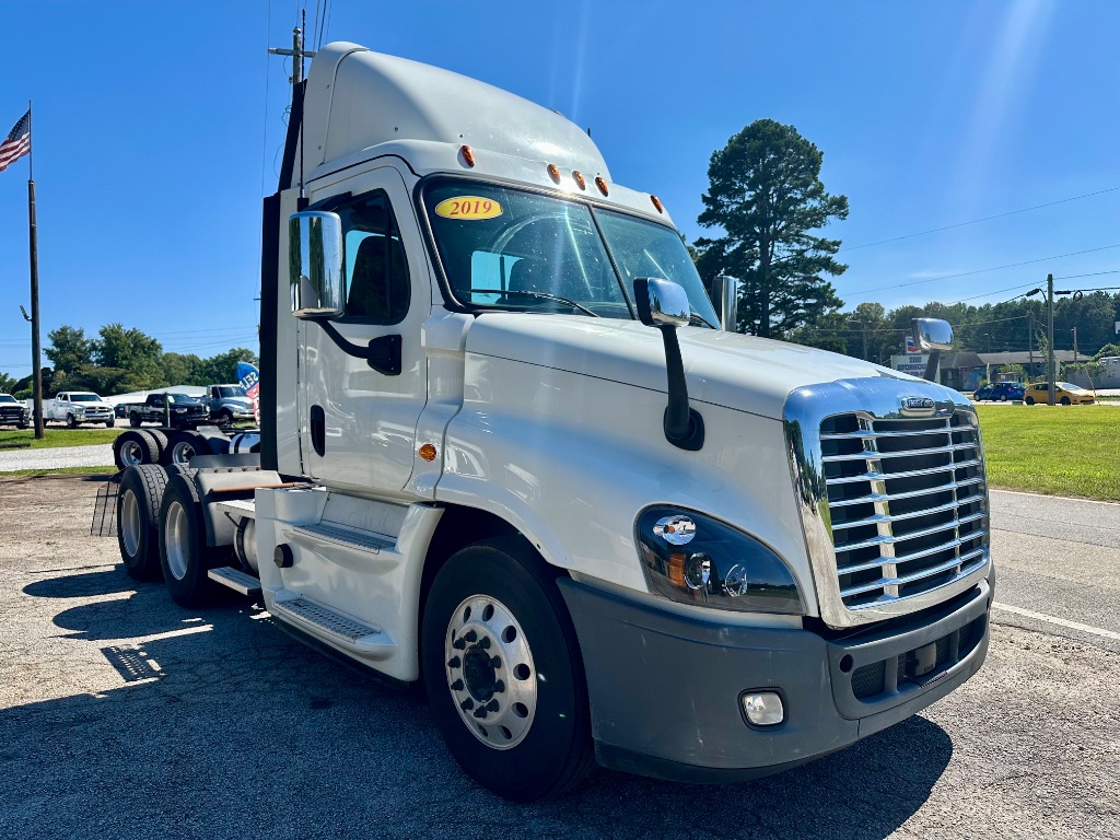 2019 Freightliner Cascadia - $39,995