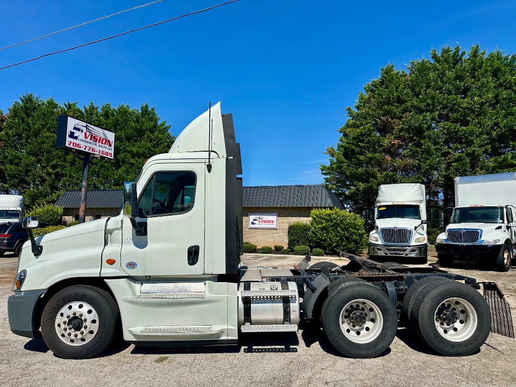 2019 Freightliner Cascadia - $39,995