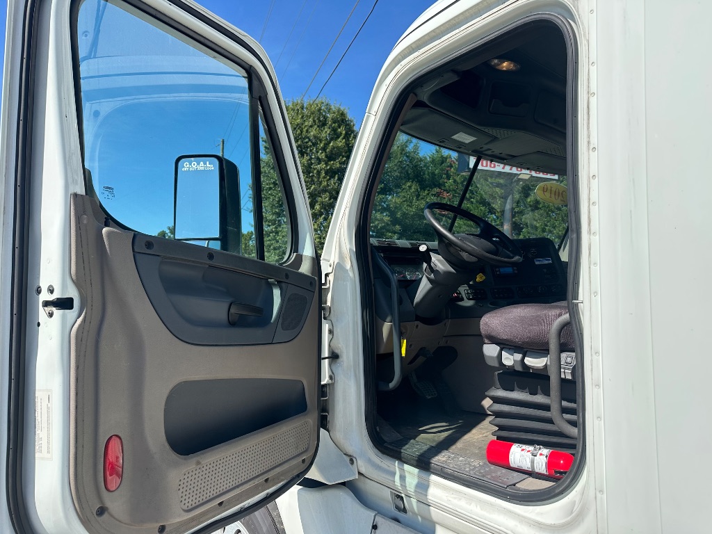 2019 Freightliner Cascadia - $39,995