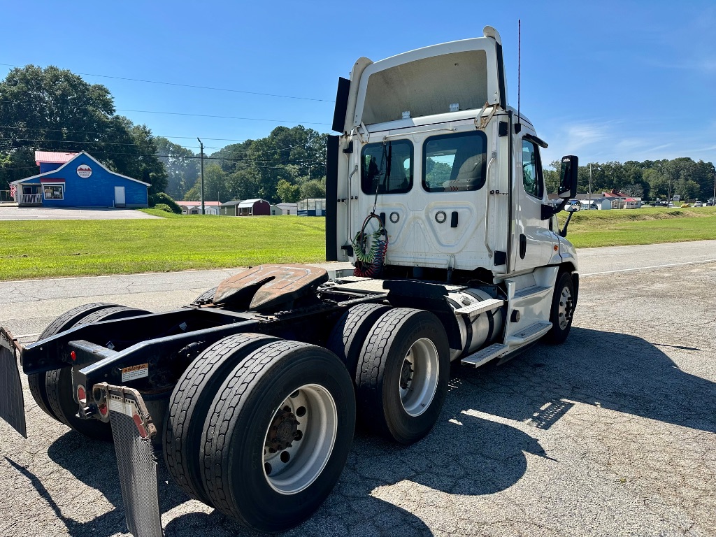 2019 Freightliner Cascadia - $39,995