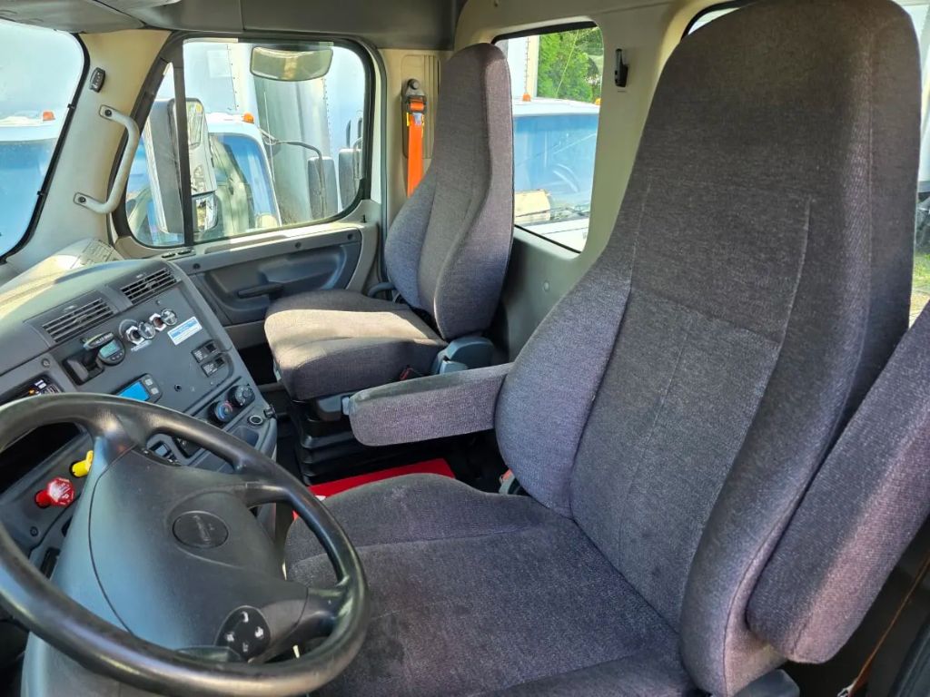 2019 Freightliner Cascadia - $36,995