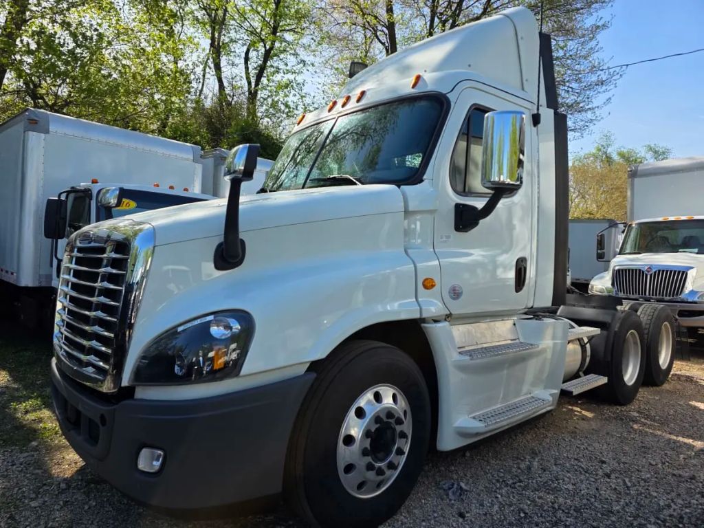 2019 Freightliner Cascadia - $36,995