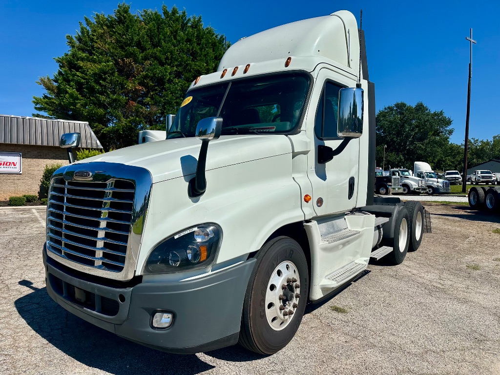2019 Freightliner Cascadia - $39,995