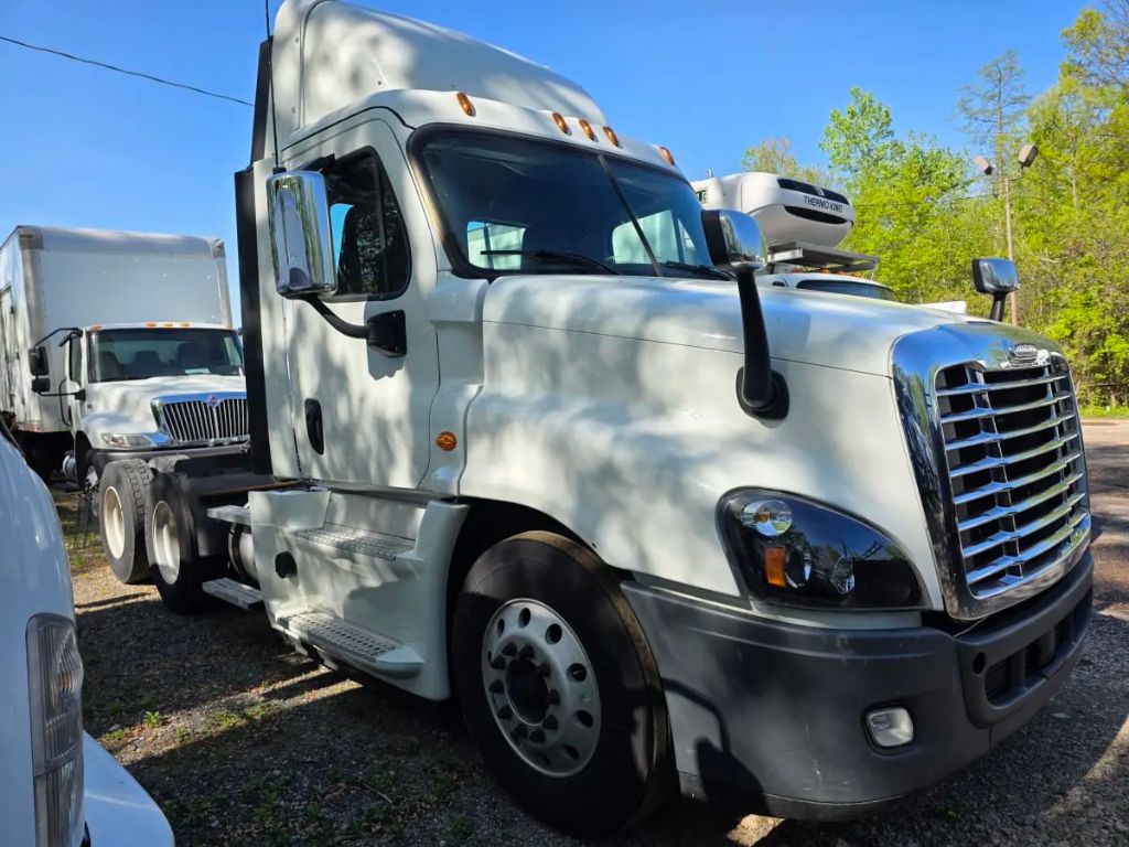 2019 Freightliner Cascadia - $36,995