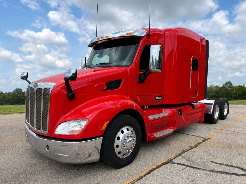 2017 Peterbilt 579 - $41,995