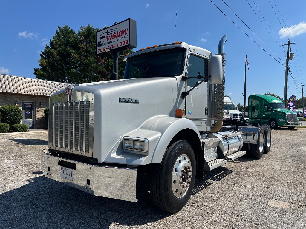 2012 Kenworth T8 Series - $44,996