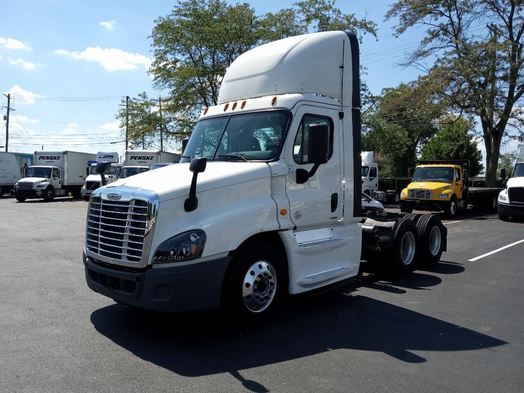 2019 Freightliner Cascadia - $36,995