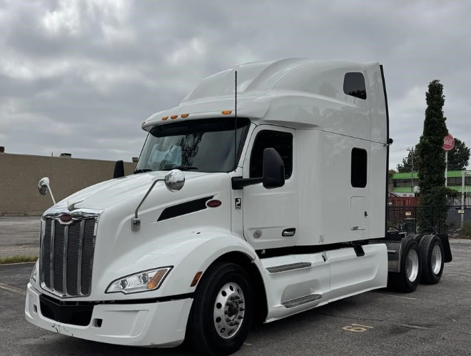 2023 Peterbilt 579