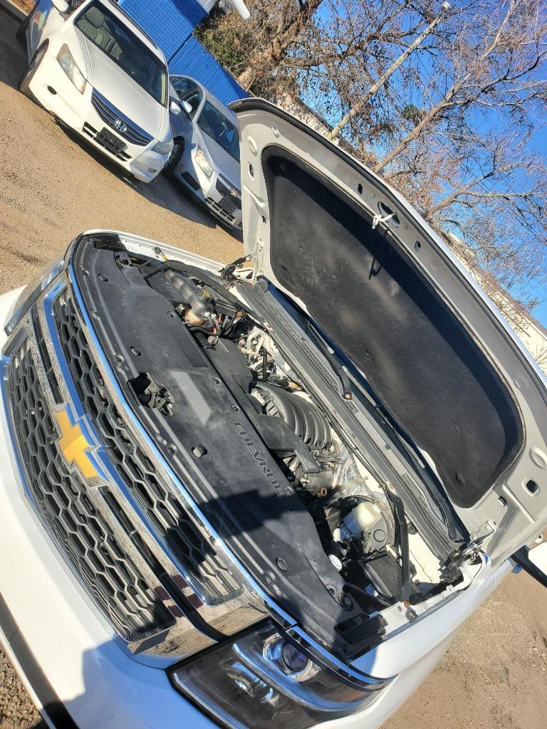 2017 Chevrolet Suburban 1500 LT photo