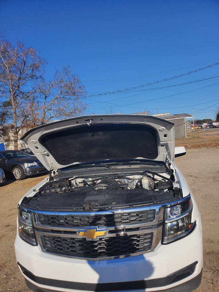 2017 Chevrolet Suburban 1500 LT photo