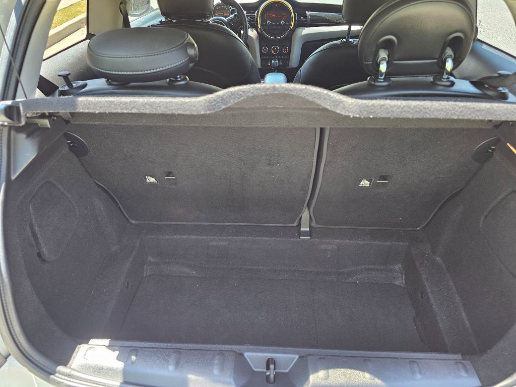 2016 MINI Cooper photo
