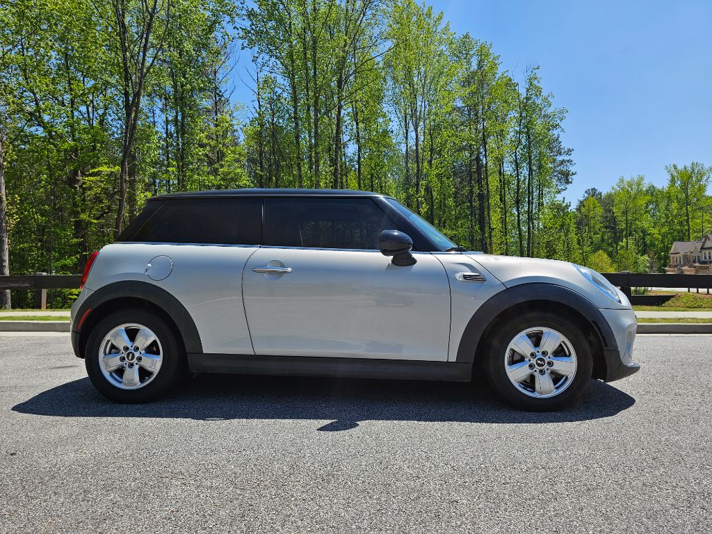 2016 MINI Cooper photo