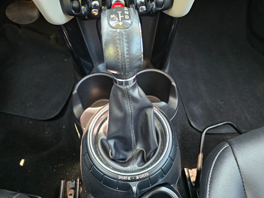 2016 MINI Cooper photo