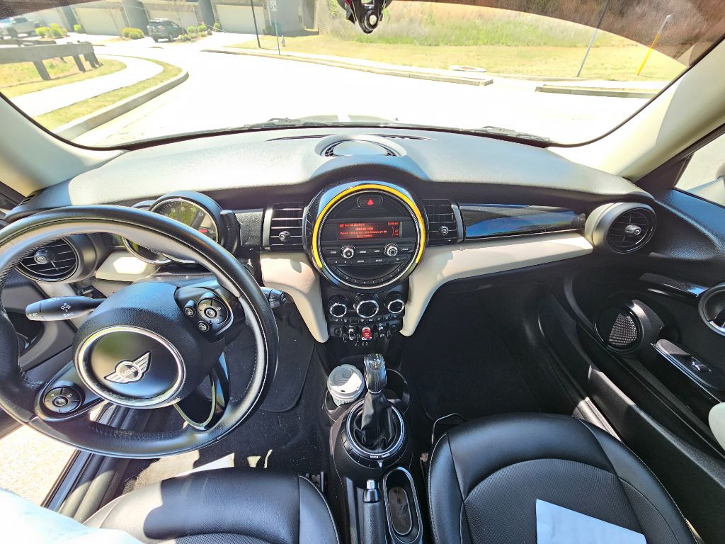 2016 MINI Cooper photo