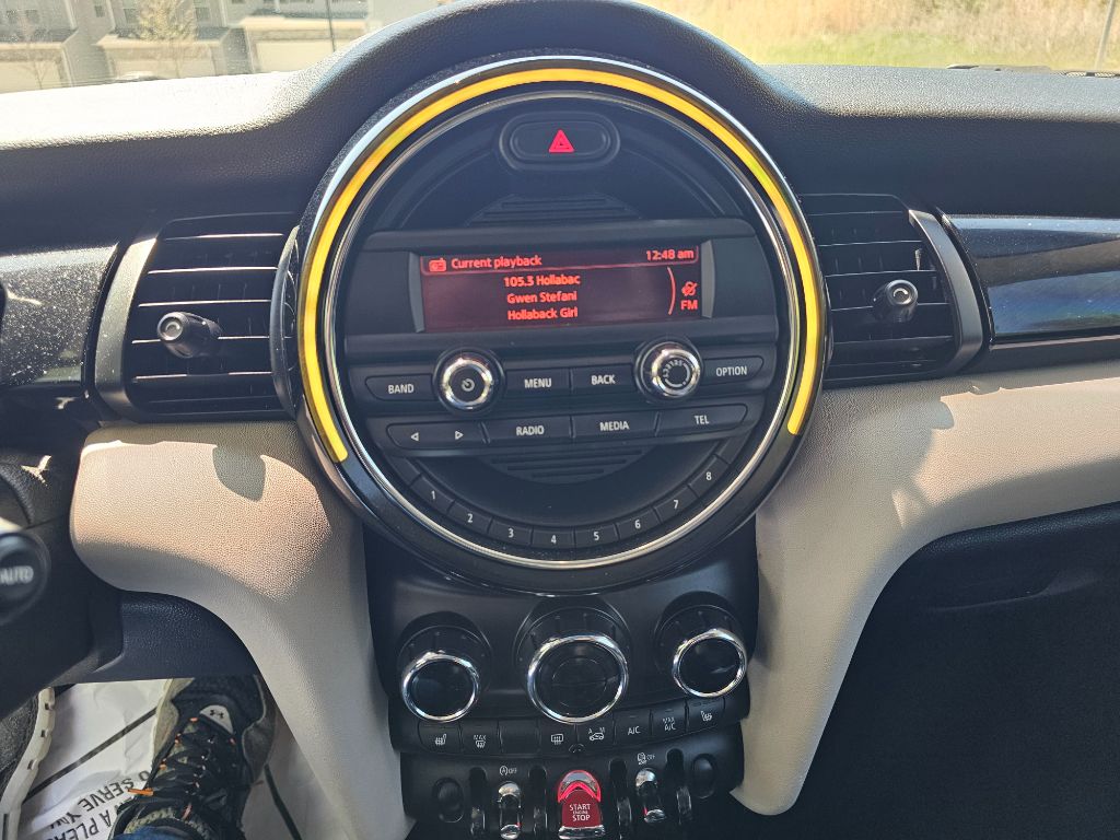 2016 MINI Cooper photo