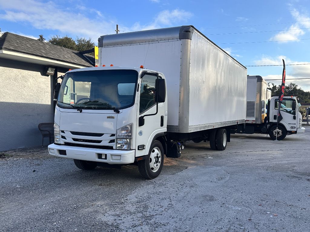 2019 Isuzu w/ Liftgate