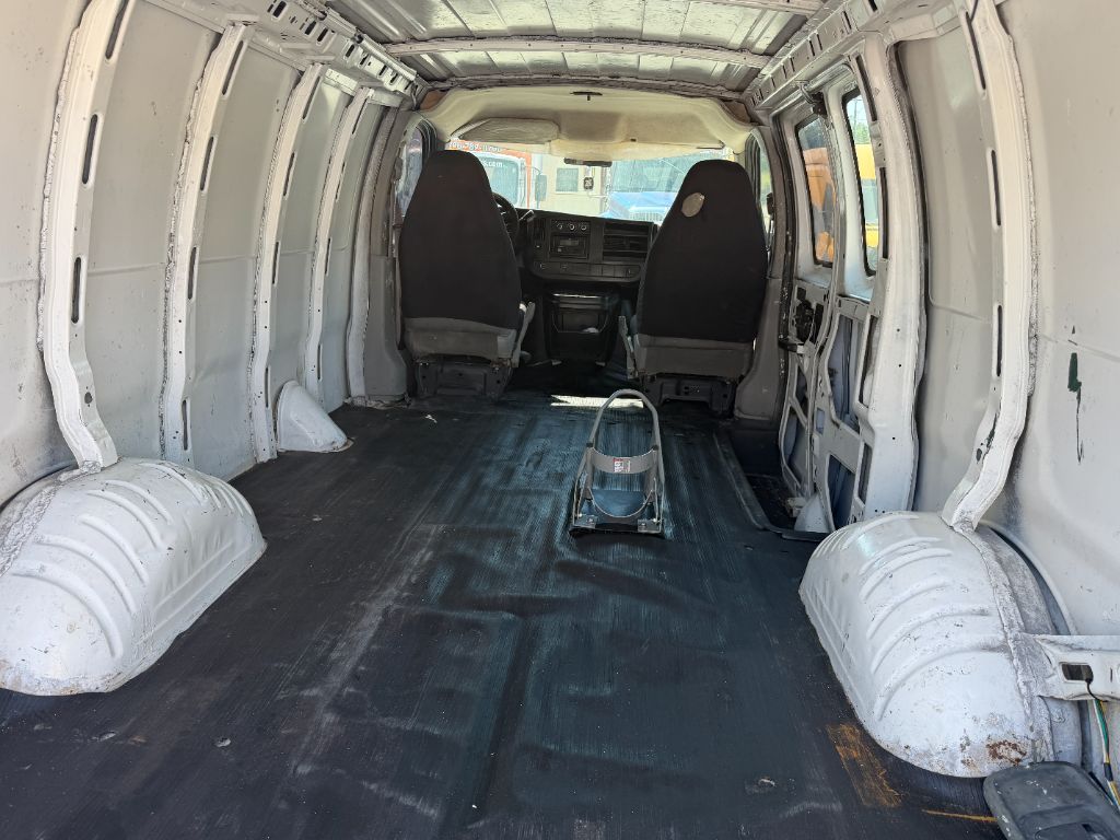 2009 Chevrolet Express - $5,900
