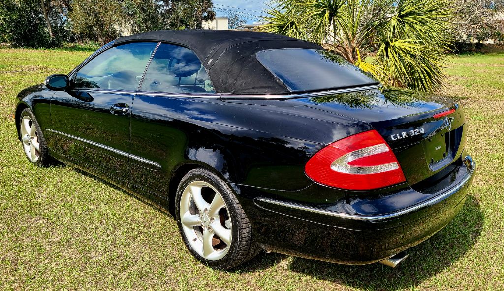 2005 Mercedes-Benz CLK-Class CLK320 photo