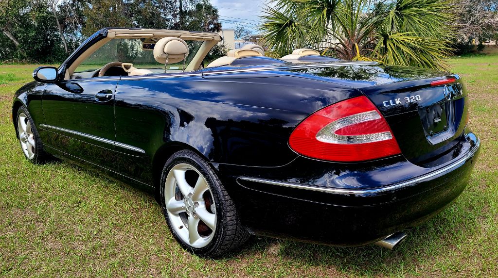 2005 Mercedes-Benz CLK-Class CLK320 photo