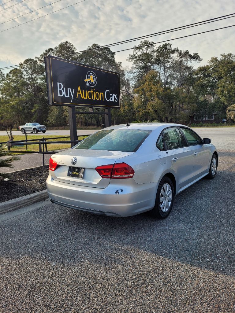 2013 Volkswagen Passat S PZEV photo