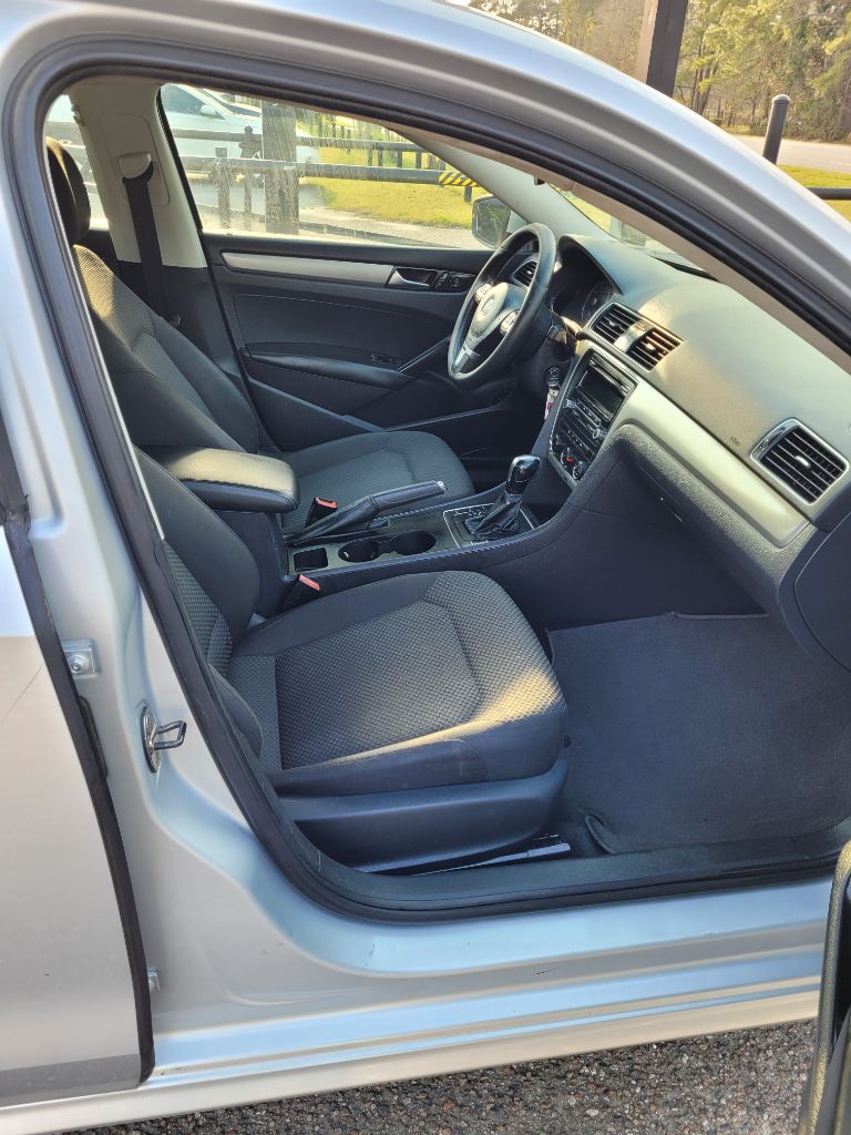 2013 Volkswagen Passat S PZEV photo