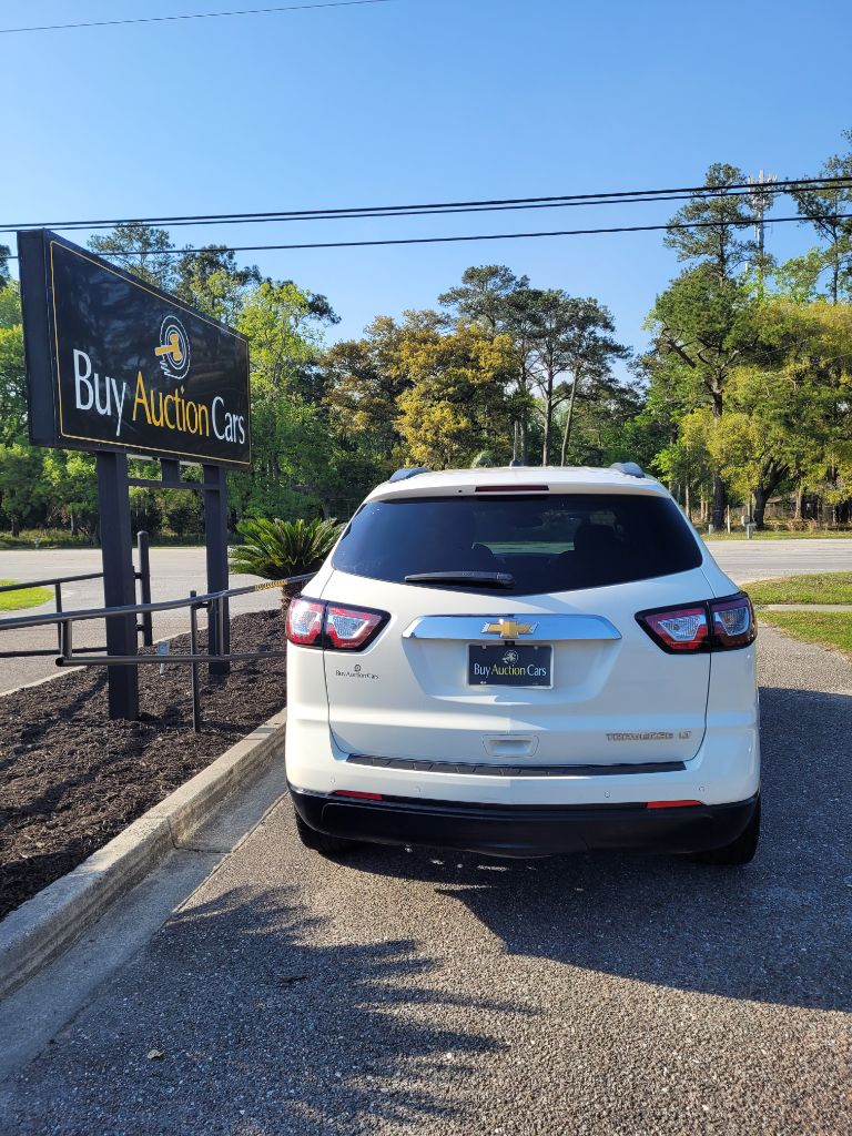 2015 Chevrolet Traverse LT photo