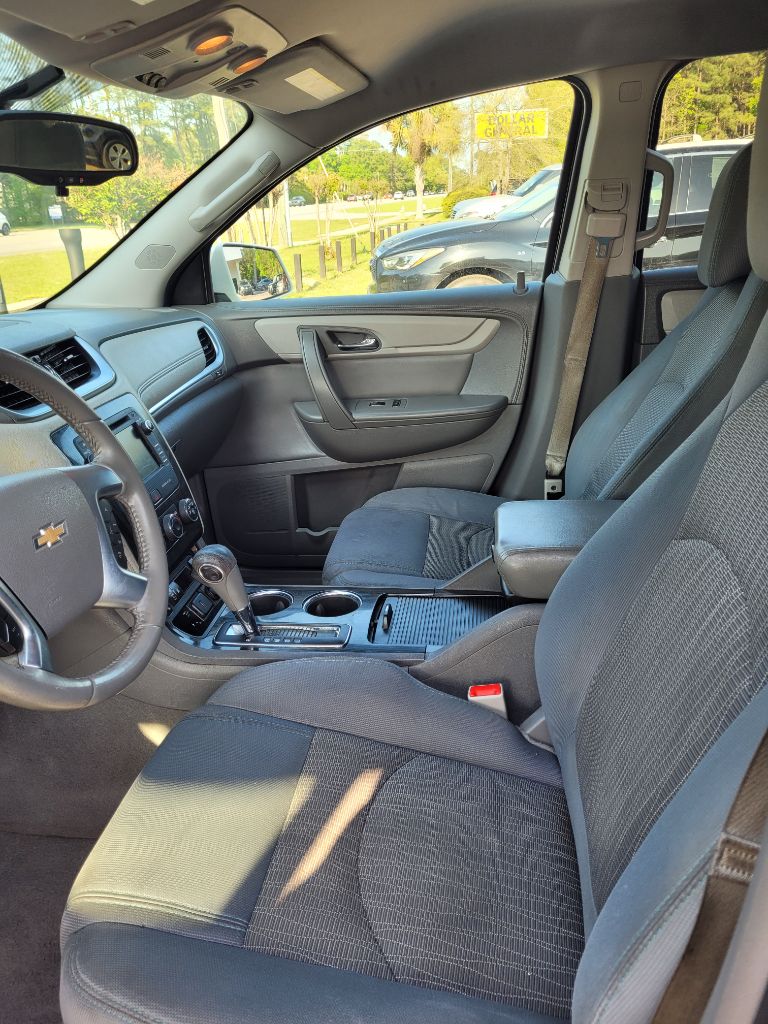 2015 Chevrolet Traverse LT photo