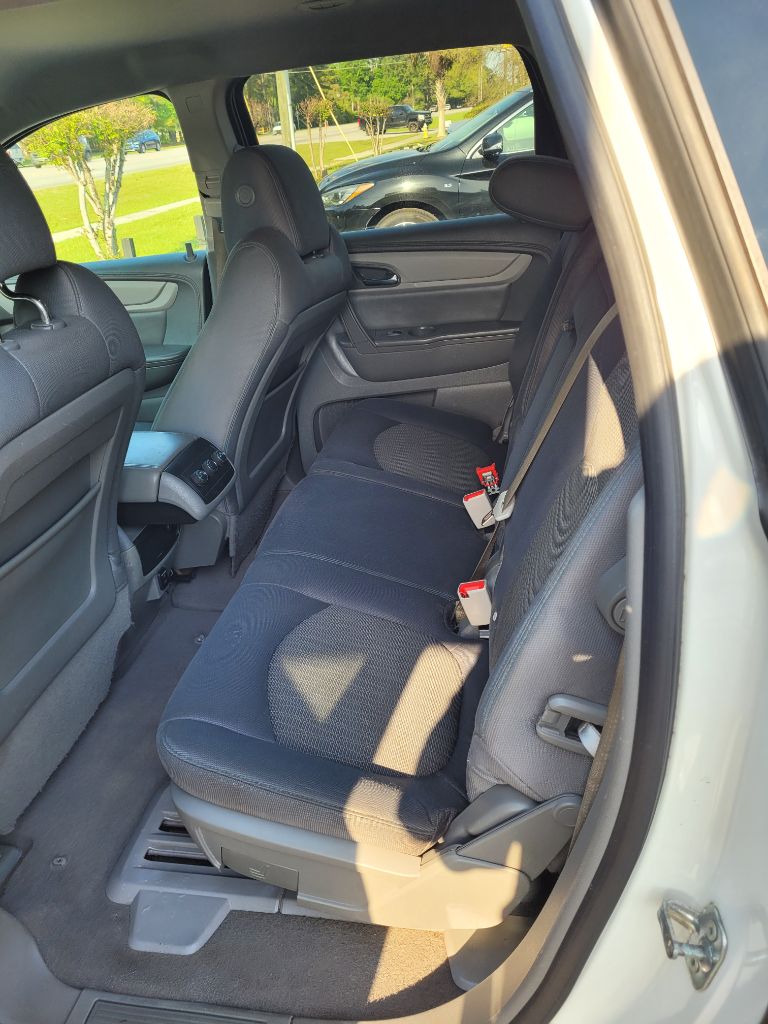 2015 Chevrolet Traverse LT photo