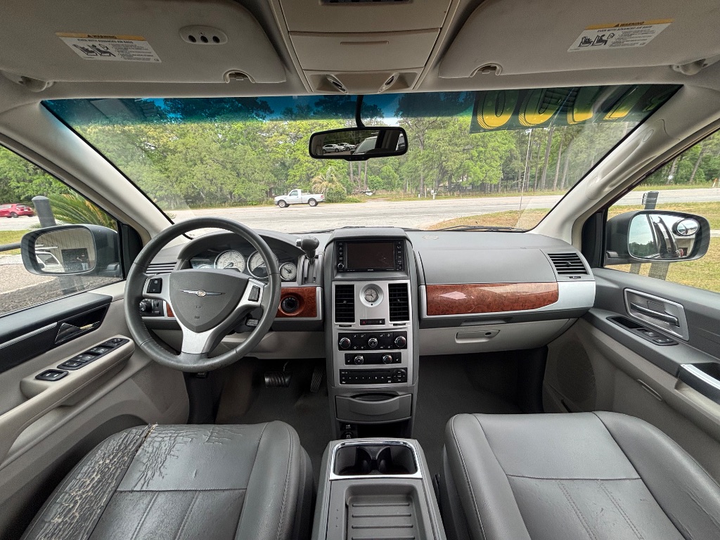 2008 Chrysler Town & Country Touring photo
