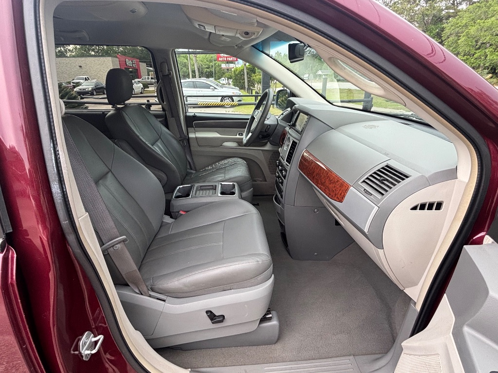 2008 Chrysler Town & Country Touring photo