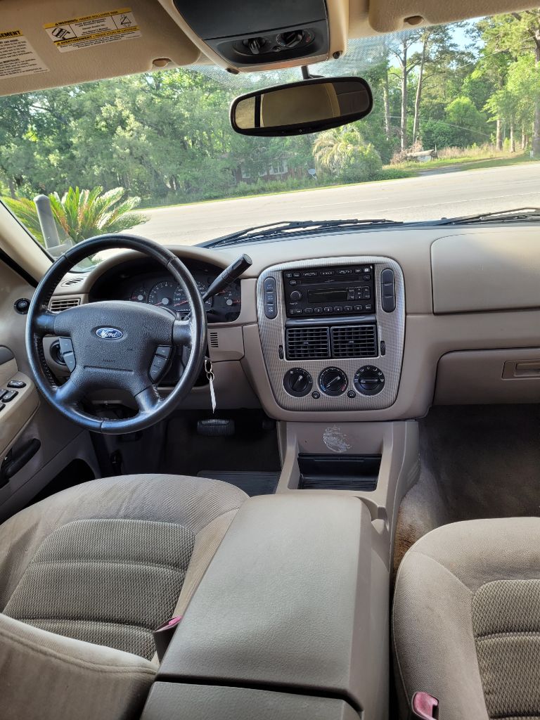 2004 Ford Explorer XLT photo